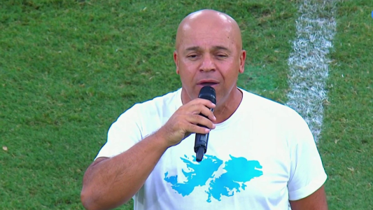 Quién es el veterano de Malvinas que entonó el Himno nacional