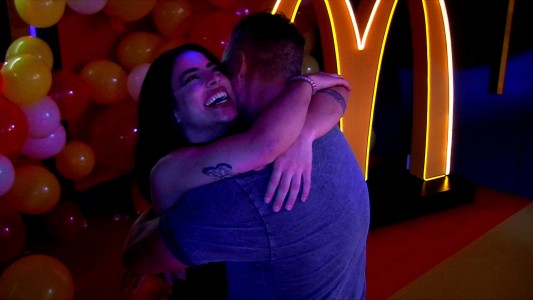 Claudio dejó el miedo de ser “jovato” para avanzar con Gabriela: “Me gustás mucho”