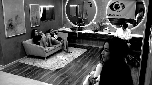 Gabriela estalló cuando Luz se coló en la fila del baño: "Maleducada de mier..."