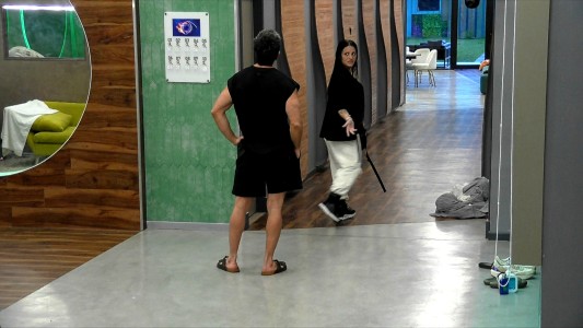 Juan Pablo y Chiara discutieron por los platos sucios: "La nena de papi no limpia"