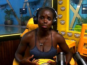 Mavinga respondió a las acusaciones de violencia y se quebró al recordar su pasado