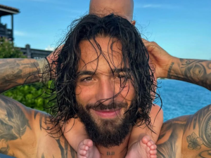 "Felices los 4": Maluma anunció que será papá por segunda vez con una tierna foto familiar