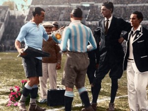 Historias Mundiales: aprietes, disturbios y violencia en la escandalosa final de Uruguay 1930