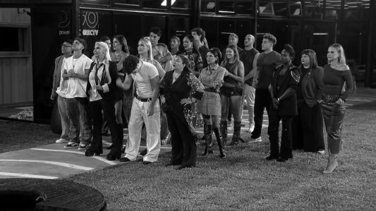 El público decidió y 8 participantes lograron bajar de la placa positiva