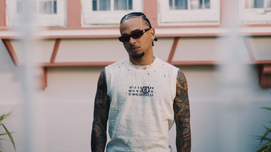 Ozuna propone un viaje directo al 2016 con "Una Aventura", su nuevo single