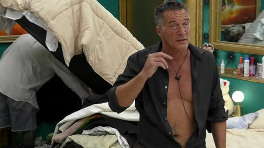 Pizza de ajo, flan y laxante: un combo explosivo hizo que Eduardo pasara la noche en el baño