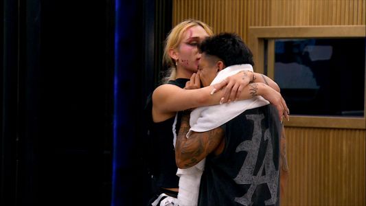 Sigue la conexión entre Brian y Danelik: besos, risas y mucha complicidad