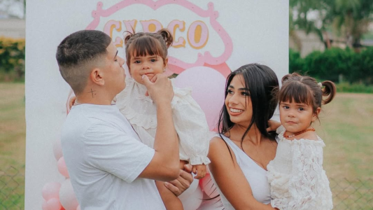 Pura ternura: Daniela Celis mostró la sesión de fotos de las gemelas Aimé y Laia para Pascuas