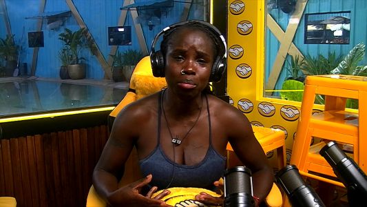 Mavinga respondió a las acusaciones de violencia y se quebró al recordar su pasado