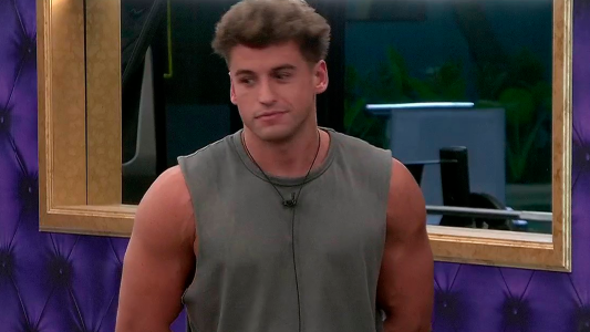 Con enemigos claros, Manu Ibero ganó el liderazgo y prohibió el voto de 11 jugadores