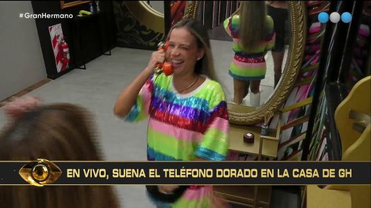 El teléfono dorado invitó a una pareja inusual a pasar una "noche hot"