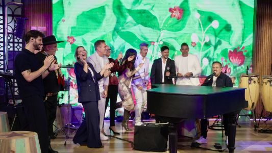 Alejandro Lerner emocionó en La Peña de Morfi y presentó su nuevo material