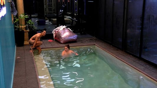 Pincoya encontró en La Maciel una compañera para nadar desnuda