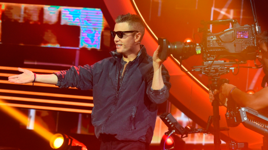 Santiago del Moro confirmó un intercambio entre Gran Hermano y La Casa de los Famosos