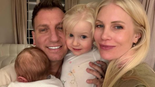 La esposa sueca de Maxi López llegó a la Argentina y mostró cuáles son sus infaltables para una buena merienda argentina