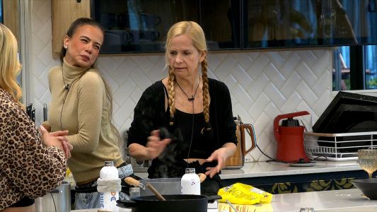 Grecia vs. Cinzia en "la batalla de las arepas"