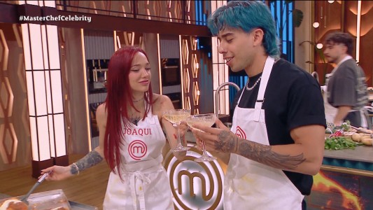 Luck Ra sorprendió a La Joaqui con un brindis romántico en Masterchef Celebrity