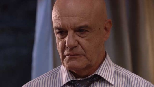 Nina sospecha de que ella y Mara pueden ser hermanas