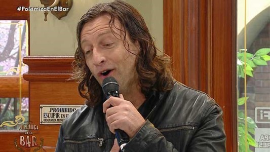 Jorge Vázquez canta "Cafetín de Buenos Aires"