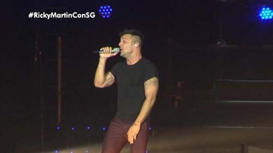 ¡Cámara exclusiva en su show! Ricky Martin canta "Vente pa´ca"