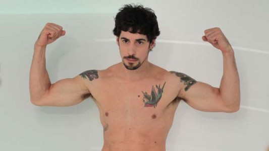 ¡Exclusivo! Una sesión de fotos de Renzo para el infarto