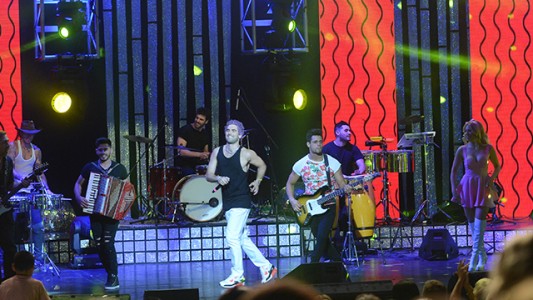 ¡El Bicho y su cuarteto cantan "La Cheta" para todo el Gran Rex!