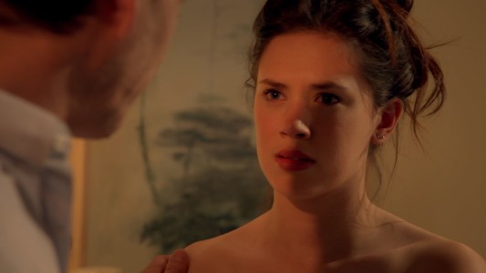 Mía encuentra una foto de Damián con Carolina