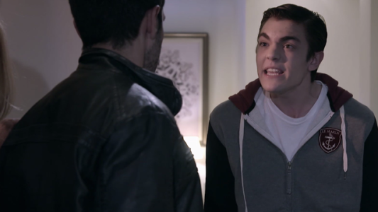 "Mi papá esta en coma y ustedes piensan en..."