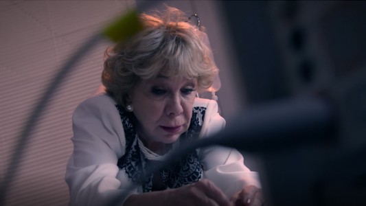 Myriam está a punto de matar a Damián