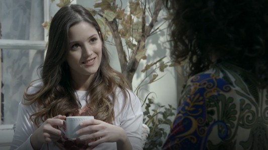 Lola amenaza a Cynthia