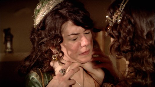 La Sultana Mahidevran amenazó de muerte a Firial