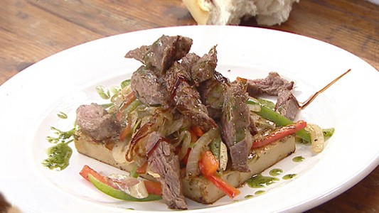 Entraña al ajillo en fainá