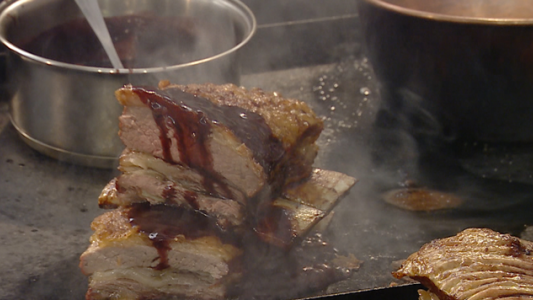 Asado con salsa de vino tinto