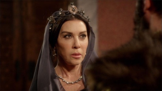 La Madre Sultana a su hijo: "No vas a casarte, mientras yo esté con vida"