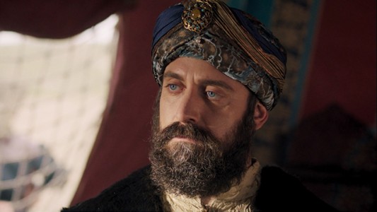 El palacio revolucionado con regresos inesperados