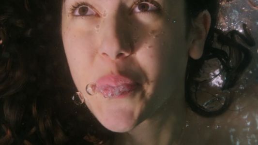 Fátima intenta ahogar a Helena