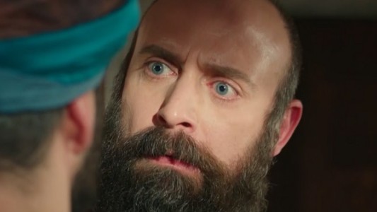 Mustafá a El Sultán: ¿Cómo te atreves, te burlas de mí?