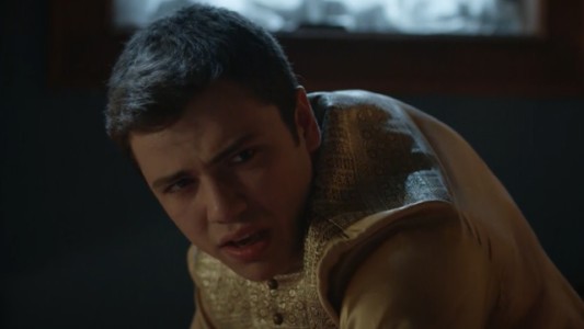 Cihangir atrapado por su joroba