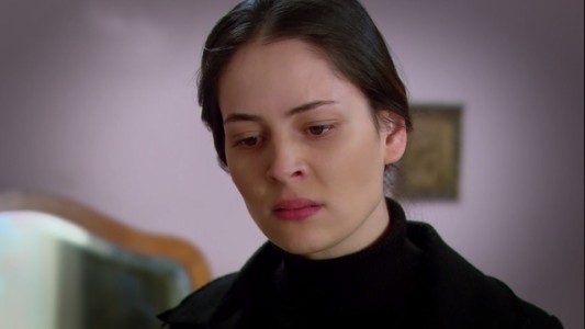 Berrin enfrenta al padre de Hakan