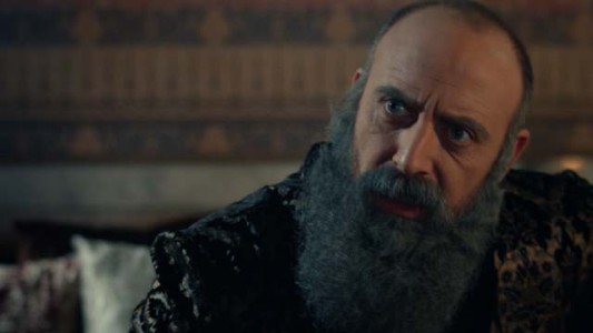 Suleimán descubre irregularidades en el imperio