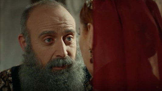El Sultán le juró a Hurrem que cuidará de ella