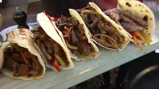 Tacos criollos con entraña y vegetales