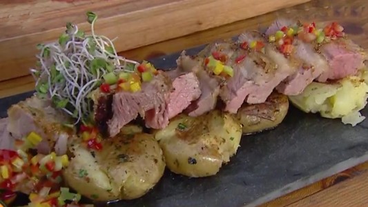 Costillar sin hueso con papines norteños