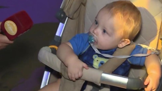 Mirko conoció a Los Pitufos en Bélgica