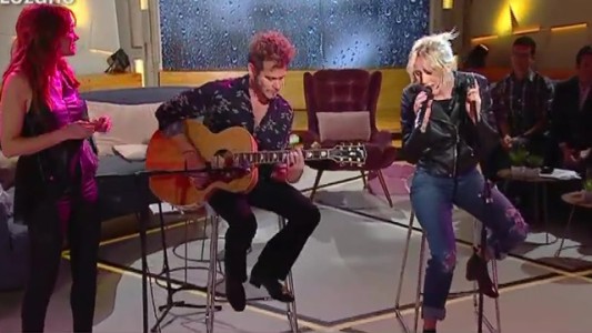 Emanuel Ortega y Delfina Campos cantan "A punto"