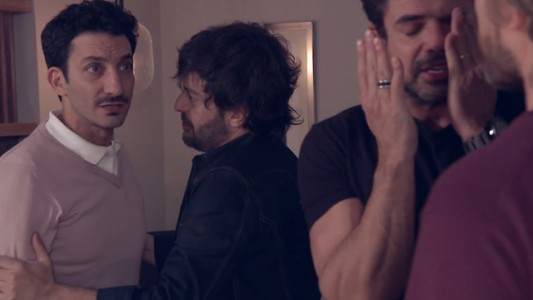 Javier traiciona a Gastón