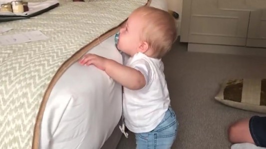 Mirko aprende a caminar