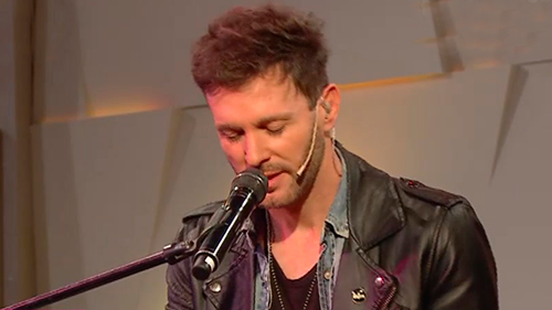 Axel se animó a la "Entrevista cantada"