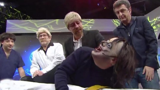 ¡De terror! El Momo desdiabolizado en vivo