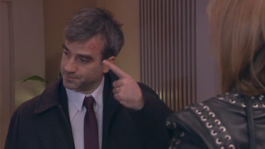 Mariano busca refugio en Laura